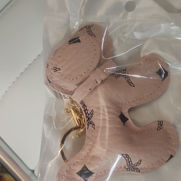 Random Styles Of Keychains - Picture 3 of 4